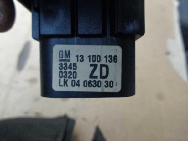 COMMODO OPEL ASTRA H ( PHARE UNIQUEMENT ) - Vue 3